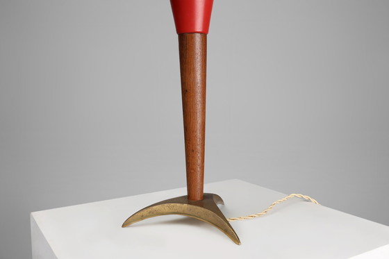 Image 1 of Rote Mid Century Schreibtischlampe aus Metall, Messing und Teakholz, Frankreich, 1950er Jahre