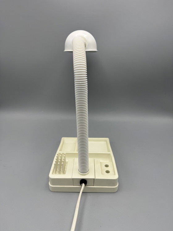 Image 1 of E-Lite Schreibtischlampe mit Biegearm und Büroklammerablage im Sockel, ca. 1970