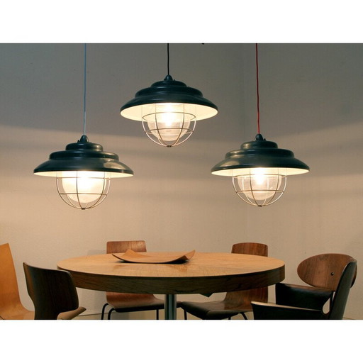 Vintage industrielle Metall- und Kunststoffaufhängung mit Schirm, 1970