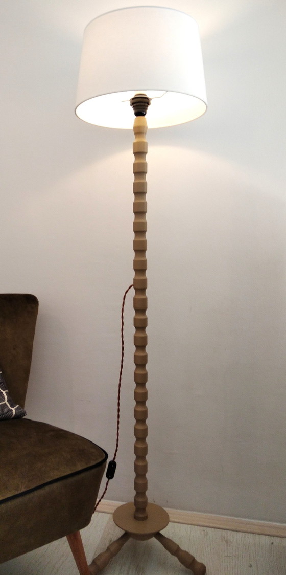 Image 1 of Vintage Warm Beige Gedrehtes Holz Stehlampe