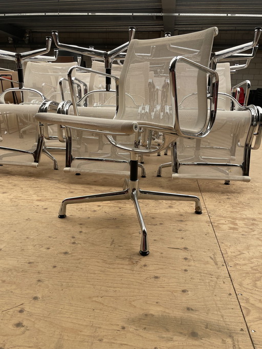 Vitra Eames Ea108 Weißes Netzgeflecht/Chrom