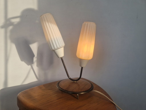 1950er Teakholz und Milchglas Tischlampe