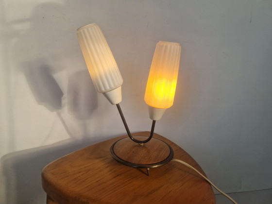 Image 1 of 1950er Teakholz und Milchglas Tischlampe
