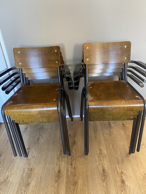 8x Vintage Industrie-Schulstühle mit Armlehnen