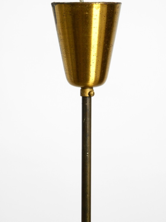 Image 1 of Original Mid Century Messing Decke Kegel Lampe mit einem gebogenen perforierten Blatt Lampenschirm
