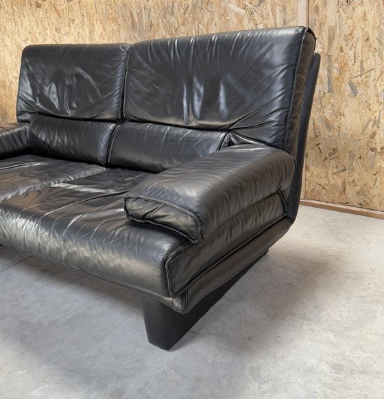 Image 1 of Junge internationale Bank