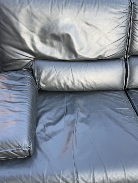 Image 1 of Junge internationale Bank