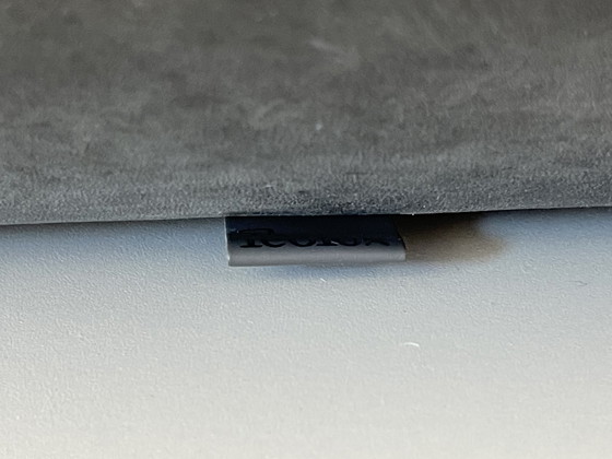 Image 1 of Leolux Amulett-Hocker groß