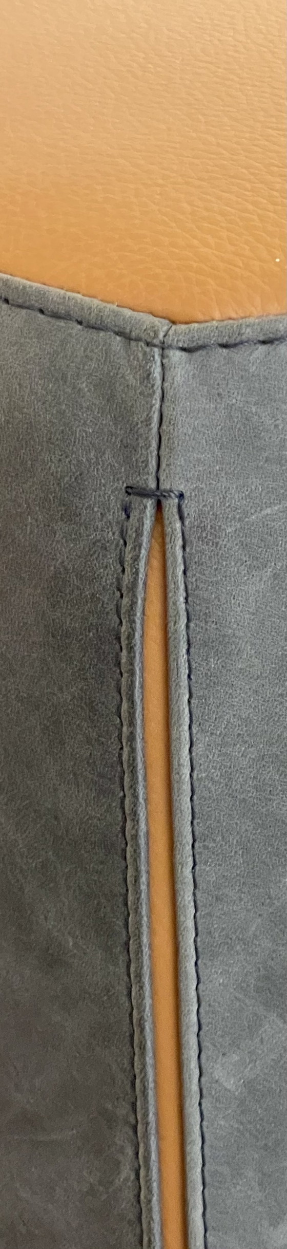 Image 1 of Leolux Amulett-Hocker groß