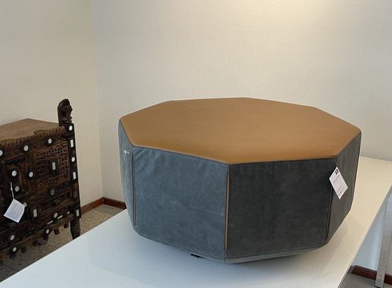 Image 1 of Leolux Amulett-Hocker groß