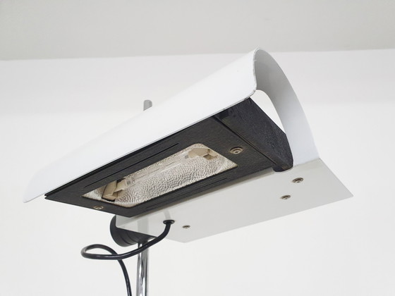 Image 1 of Design-Stehlampe aus weißem Metall von Joe Colombo, Italien 1980er Jahre