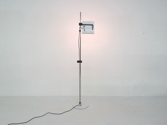 Image 1 of Design-Stehlampe aus weißem Metall von Joe Colombo, Italien 1980er Jahre