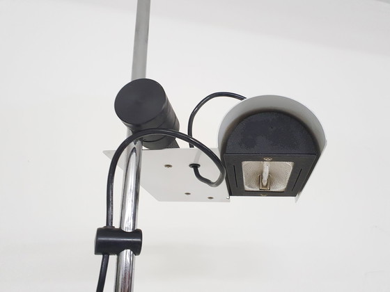 Image 1 of Design-Stehlampe aus weißem Metall von Joe Colombo, Italien 1980er Jahre
