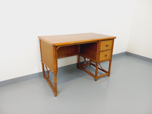 Vintage Schreibtisch aus Rattan, geflochtenem Rattan und Holz im Maugrion-Stil für Roche-Bobois aus den 1970er Jahren