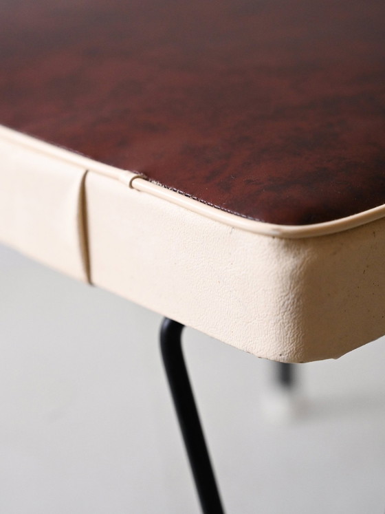 Image 1 of Skandinavischer Vintage-Polsterhocker, Retro-Metall und Kunstleder-Pouf