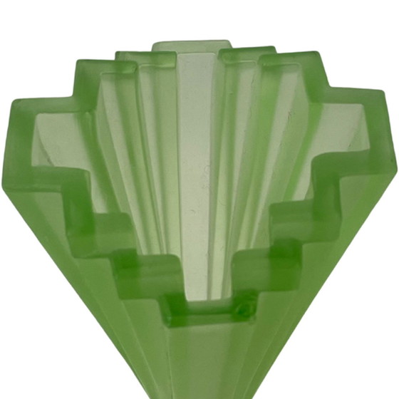 Image 1 of Art deco - Bagley Green - Uranglas - Satz von drei 'Grantham'-Vasen auf transparentem Fuß
