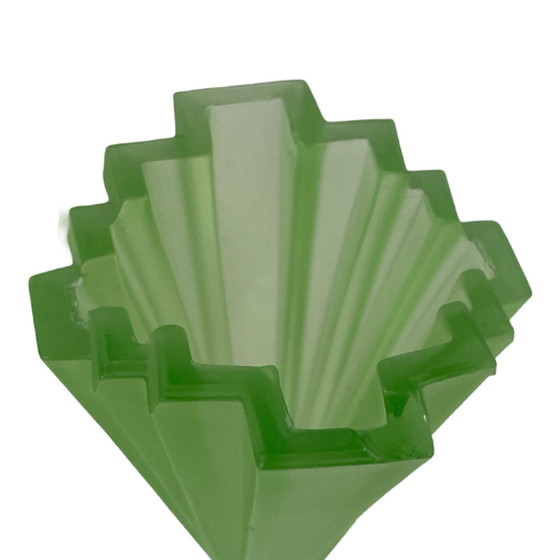 Image 1 of Art deco - Bagley Green - Uranglas - Satz von drei 'Grantham'-Vasen auf transparentem Fuß