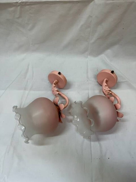 Image 1 of Wandleuchten 80er Jahre Aus Rosa Opalin Und Rosa Bemaltem Eisen