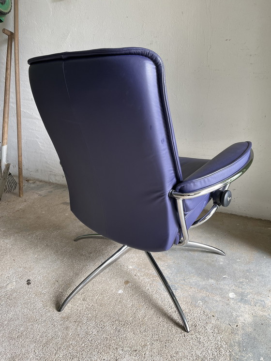 Image 1 of Stressless City Low Back