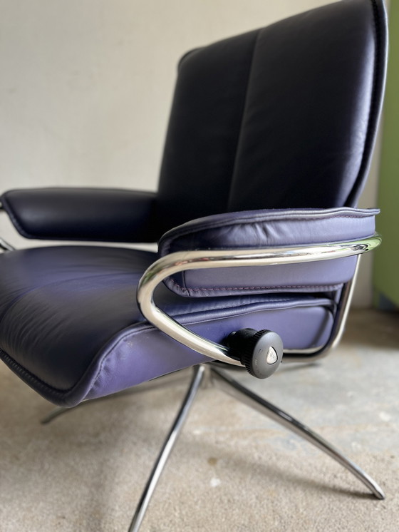 Image 1 of Stressless City Low Back