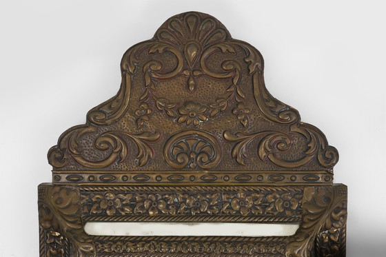 Image 1 of Französischer Art-Déco-Wandschrank aus Messing mit abgeschrägtem Spiegel, 1930er Jahre