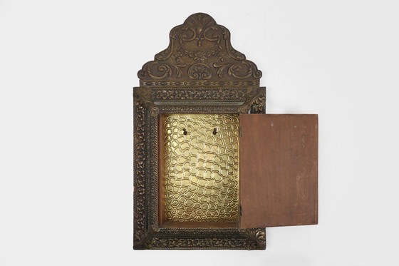 Image 1 of Französischer Art-Déco-Wandschrank aus Messing mit abgeschrägtem Spiegel, 1930er Jahre