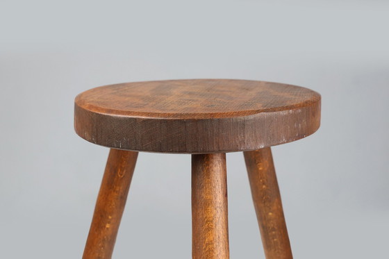 Image 1 of Französisch Handcrafted Brutalist Rustic Low Tripod Hocker in Massivholz