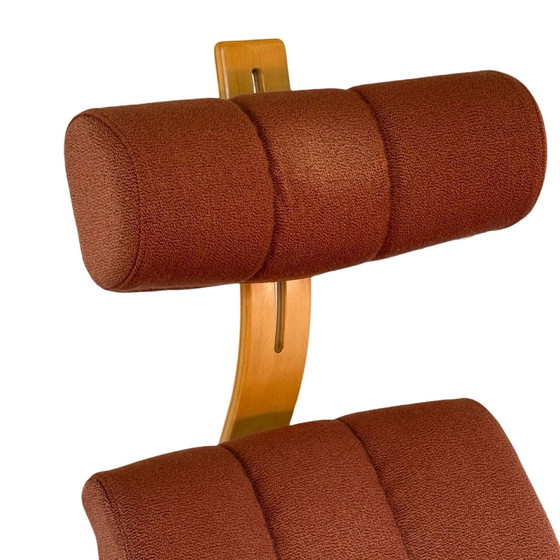 Image 1 of Peter Opsvik - Stokke - Duo Balance (Design von 1991) Ergonomisch geformter Schaukelstuhl - Helle Eiche und rote Polsterung