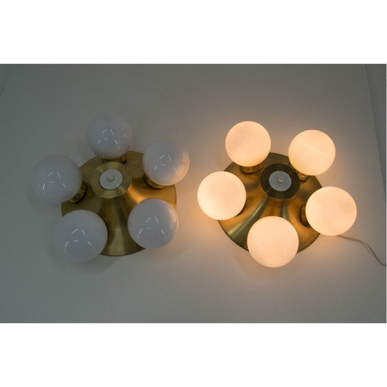 Image 1 of Paar Wandleuchter aus Messing und Opalglas von Elektroinstala Decin, Tschechoslowakei 1970