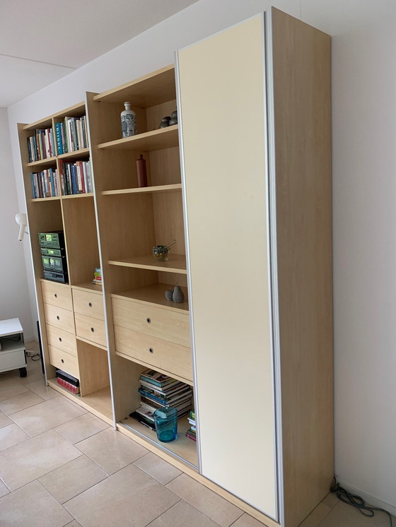 Image 1 of Moderner Holzfurnier-Wandschrank