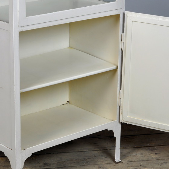 Image 1 of Medizinschrank / Vitrine, um 1930