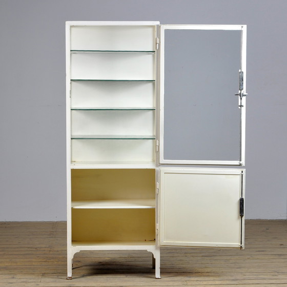 Image 1 of Medizinschrank / Vitrine, um 1930