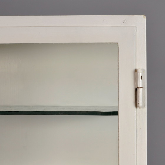 Image 1 of Medizinschrank / Vitrine, um 1930
