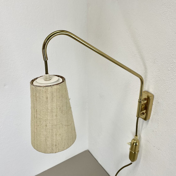 Image 1 of Minimalistische verstellbare Schwenkarm-Gegengewichts-Wandleuchte aus Messing, Deutschland 1950er Jahre