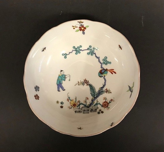 Image 1 of Chantilly-Schale auf 3 Füßen, chinesischer Stil, handbemalt