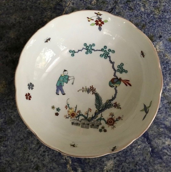 Image 1 of Chantilly-Schale auf 3 Füßen, chinesischer Stil, handbemalt