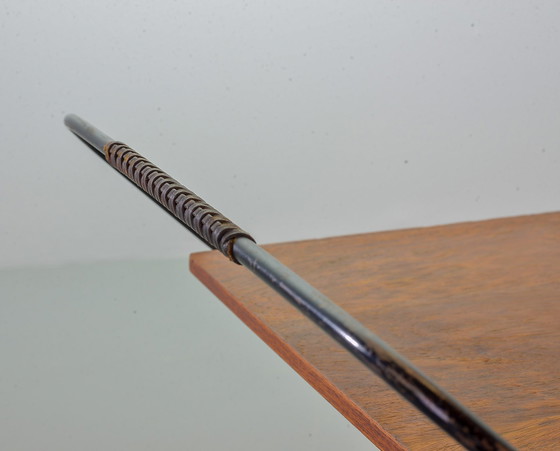 Image 1 of Skandinavischer, minimalistischer, faltbarer und mobiler Teewagen aus Teakholz auf schwarzem Stahlrahmen. Dänemark, 1950er Jahre