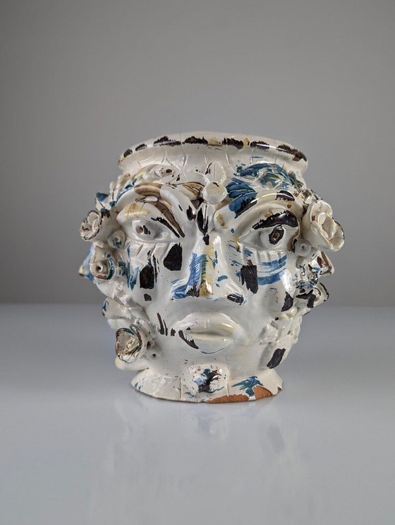 Image 1 of Skulpturale glasierte Terrakotta-Vase mit Gesichtern