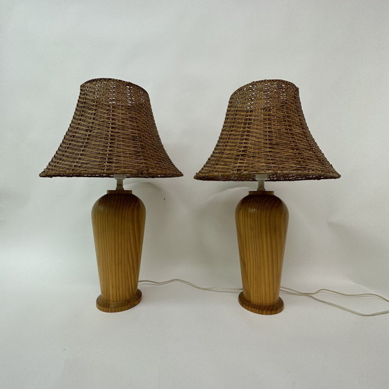 Image 1 of 2x Vintage Ikea Massivholz-Tischlampen mit Rattan-Schirm, 1980er Jahre