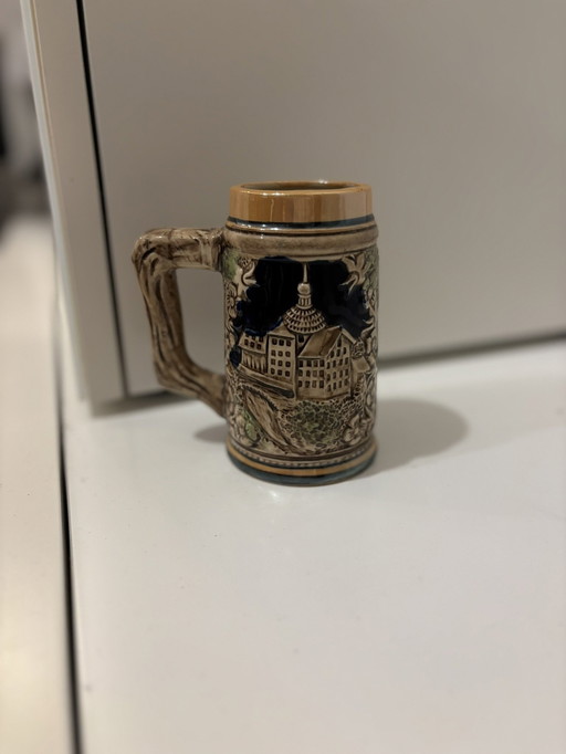 Kleiner Vintage-Krug