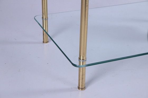 Image 1 of Hollywood Regency Beistelltisch mit goldfarbenen Beinen.