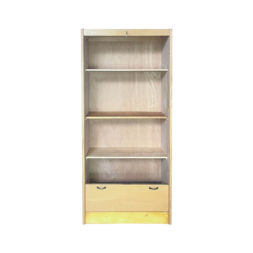 Kleiderschrank mit Rollladen