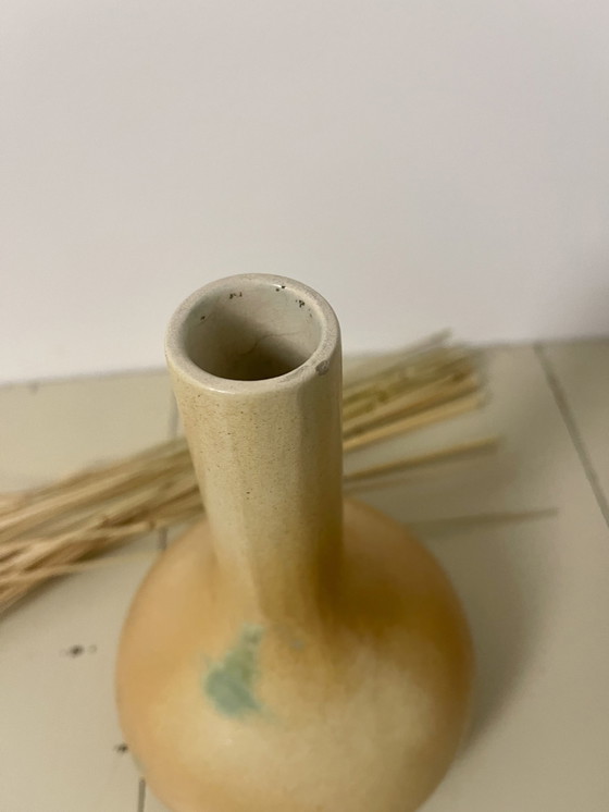 Image 1 of Vase Aus Trosly Breuil Sandstein