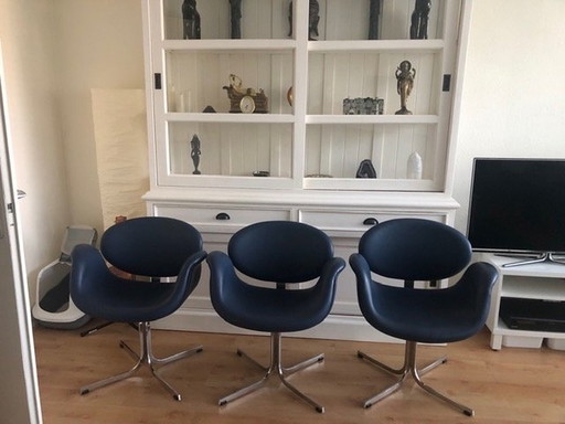 Vier ikonische Artifort Little Tulip Chairs.
