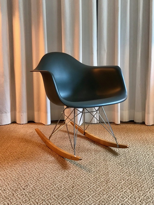 Eames Rar Re Schaukelstuhl von Vitra