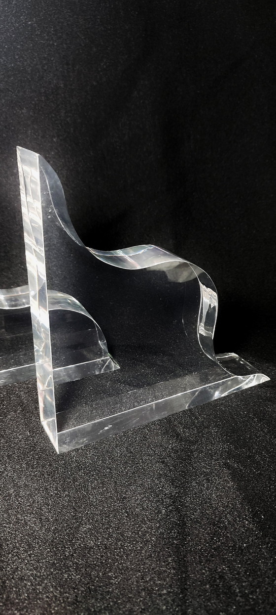 Image 1 of Methacrylat-Buchstützen. Spanien, 1990S.