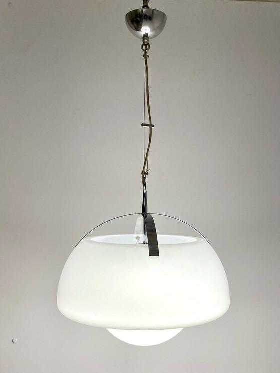 Image 1 of Vintage Omega-Hängeleuchte von Vico Magistretti für Artemide, 1960er-1970er Jahre