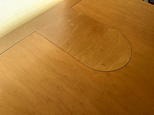 Giorgetti Esstisch von Chi Wing Lo