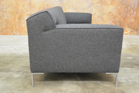 Image 1 of NEW gepolstert dunkelgrau Stoff Design auf Stock Bloq Sofa