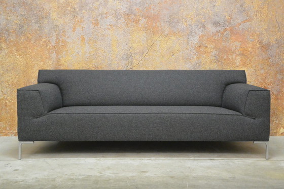 Image 1 of NEW gepolstert dunkelgrau Stoff Design auf Stock Bloq Sofa